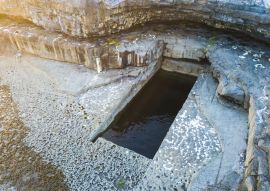 Lais Puzzle - Luftaufnahme des berühmten "Wurmlochs" (Poll na bPeist auf Gälisch) in Inishmore, Aran-Inseln, Irland - 100, 200, 500 & 1.000 Teile