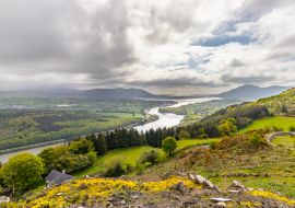 Lais Puzzle - Die irische Grenze, Flagstaff Viewpoint auf dem Fatham Hill in der Nähe von Newry, von wo aus man einen herrlichen Blick über den Carlingford Lough, die Mourne Mountains und Cooley Mountains - 1.000 Teile