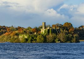 Lais Puzzle - McDermott's Castle ist eine Burg und ein National Monument in der Grafschaft Roscommon, Irland - 100, 200, 500 & 1.000 Teile