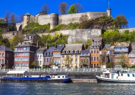Lais Puzzle - Panoramablick auf die mittelalterliche Zitadelle in Namur, Belgien, vom Fluss aus - 100, 200, 500 & 1.000 Teile
