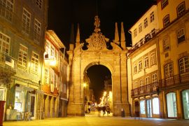 Lais Puzzle - Bogen des Neuen Tores (Arco da Porta Nova), Braga, Portugal - 2.000 Teile