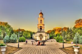 Lais Puzzle - Glockenturm der Kathedrale der Geburt Christi in Chisinau - Moldawien - 2.000 Teile