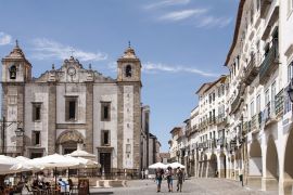 Lais Puzzle - Spaziergang durch die Straßen der alten portugiesischen Stadt Evora - 2.000 Teile