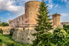 Lais Puzzle - Berühmte aragonesische Burg (Castello Aragonese) in Venosa, Basilikata, Süditalien - 2.000 Teile