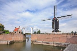 Lais Puzzle - Zugbrücke am Hafen der alten Stadt Heusden, Niederlande - 2.000 Teile