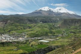 Lais Puzzle - Putre Dorf mit "Nevado de Putre" im Hintergrund - 2.000 Teile