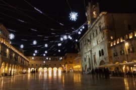 Lais Puzzle - Historisches Zentrum von Ascoli Piceno bei Nacht - 2.000 Teile