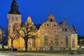 Lais Puzzle - Kirche der Heiligen Dreifaltigkeit (Heliga Trefaldighetskyrkan) in Kristianstad in der Abenddämmerung, Schweden - 2.000 Teile