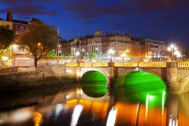 Lais Puzzle - Dublin bei Nacht, unten am Fluss Liffey - 2.000 Teile