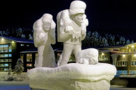 Lais Puzzle - Denkmal für die ersten Siedler in Lycksele in der Winternacht, Schweden - 2.000 Teile