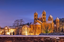 Lais Puzzle - Ansicht der Abteikirche Maria Laach, Rheinland-Pfalz, Deutschland. - 2.000 Teile