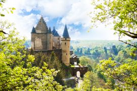 Lais Puzzle - Blick auf die Burg Vianden in Luxemburg vom Hügel aus - 2.000 Teile