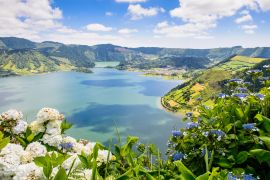 Lais Puzzle - See von Sete Cidades mit Hortensien, Azoren, Portugal - 2.000 Teile
