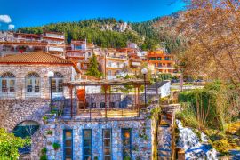 Lais Puzzle - malerische Ansicht von Krya in der Stadt Livadeia in Mittelgriechenland - 2.000 Teile