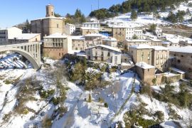Lais Puzzle - Ortigosa de Cameros an einem verschneiten Tag, La Rioja, Spanien - 2.000 Teile