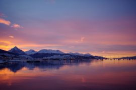 Lais Puzzle - Blick auf einen spektakulären Sonnenaufgang in der Bucht von Ushuaia, Tierra del Fuego, Argentinien - 2.000 Teile