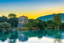 Lais Puzzle - Der venezianische Turm von Butrint, bei Sonnenaufgang in Albanien - 2.000 Teile