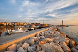 Lais Puzzle - Leuchtturm im Hafen von Patras, Peloponnes, Griechenland - 2.000 Teile