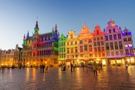 Lais Puzzle - Grand Place mit bunter Beleuchtung in der Abenddämmerung in Brüssel - 2.000 Teile