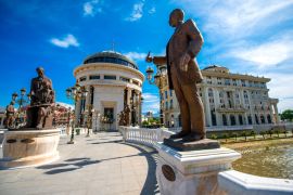 Lais Puzzle - Skulpturen auf der Kunstbrücke in Skopje, Nordmazedonien - 2.000 Teile