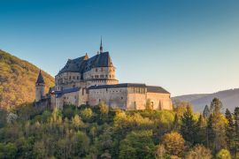Lais Puzzle - Mittelalterliche Burg Vianden, gebaut auf dem Berg in Luxemburg - 2.000 Teile