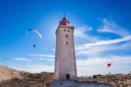 Lais Puzzle - Gleitschirmflieger am versandeten Leuchtturm Rubjerg Knude - 2.000 Teile