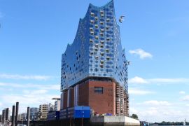 Lais Puzzle - Elbphilharmonie Hamburg - Blick von Überseebrücke auf Stirnseite mit Möwe - 2.000 Teile