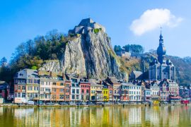 Lais Puzzle - Blick auf die schöne Landschaft von Dinant mit der Zitadelle über der Stadt - 2.000 Teile
