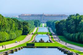 Lais Puzzle - Palazzo Reale in Caserta. Es war der größte Palast, der im 18. Jahrhundert in Europa errichtet wurde - 2.000 Teile