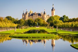 Lais Puzzle - Schweriner Schloss spiegelt sich im See - 2.000 Teile