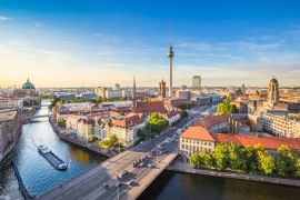 Lais Puzzle - Berliner Skyline-Panorama mit Fernsehturm und Spree bei Sonnenuntergang, Deutschland - 2.000 Teile