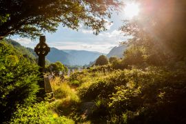 Lais Puzzle - Altes keltisches Kreuz in Glendalough, Wicklow-Gebirge, Irland, Irland - 2.000 Teile