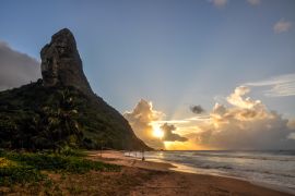 Lais Puzzle - Morro do Pico bei Sonnenuntergang, Fernando de Noronha, Pernambuco, Brasilien - 2.000 Teile