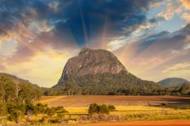 Lais Puzzle - Glass House Mountains National Park in Australien mit dramatischem Sonnenlicht - 2.000 Teile