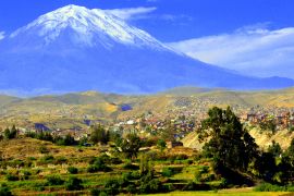 Lais Puzzle - Der Vulkan Misti aus der Sicht von Arequipa, Peru - 2.000 Teile