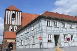 Lais Puzzle - Blick zur St. Peter und Paul Kirche in Wusterhausen/Dosse - 2.000 Teile