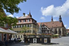 Lais Puzzle - Brunnen i.d. Altstadt von Feuchtwangen - 2.000 Teile