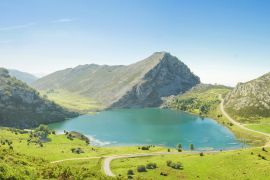Lais Puzzle - Panorama des Enol-Sees in Picos de Europa, Asturien, Spanien - 2.000 Teile