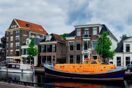 Lais Puzzle - Grachten von Assen und typische Häuser. Holland. - 2.000 Teile