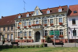 Lais Puzzle - Markt mit Rathaus in Buckow (Märk. Schweiz) - 2.000 Teile