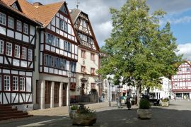 Lais Puzzle - Fachwerkhäuser am Marktplatz in Rotenburg a.d. Fulda - 2.000 Teile