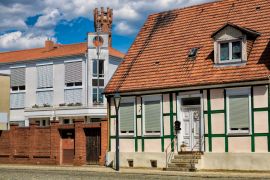 Lais Puzzle - kyritz, deutschland - altes fachwerkhaus und rathausturm - 2.000 Teile