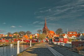 Lais Puzzle - Der Yachthafen von Nysted auf Lolland im ländlichen Dänemark - 2.000 Teile