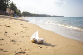 Lais Puzzle - Plastiktüte am Strand - 2.000 Teile