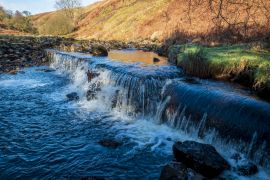 Lais Puzzle - Fluss und Wehr, Fluss Garnock, Kilbirnie, North Ayrshire, Schottland, UK Landschaft - 2.000 Teile
