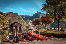 Lais Puzzle - Wunderschöne Naturszene des Traunsees. Erstaunliche Herbstlandschaft der österreichischen Alpen in Traunstein, Österreich, Europa. Konzept eines idealen Erholungsortes. Beliebtes Reiseziel. - 2.000 Teile