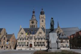 Lais Puzzle - Belfried des Rathauses und Sint-Niklaas-Kirche in Diksmuide Westflandern Belgien - 2.000 Teile