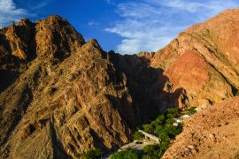 Lais Puzzle - Der Komplex der heißen Quellen von Termas de Fiambalá liegt tief in der kargen und zerklüfteten Andenlandschaft um Fiambalá, Catamarca, Argentinien - 2.000 Teile