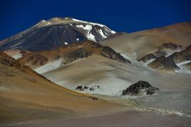 Lais Puzzle - Der Gipfel des Vulkans Incahuasi an der Grenze zu Chile, gesehen von der Straße über den Paso de San Francisco, Catamarca, Argentinien - 2.000 Teile