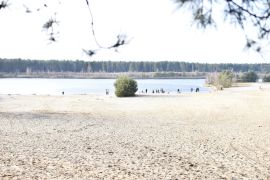 Lais Puzzle - Menschen spazieren am See in Lommel Sahara in Belgien - 2.000 Teile